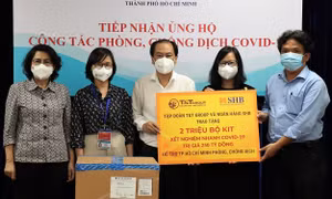 T&T Group và Ngân hàng SHB trao tặng TP.HCM 2 triệu bộ kit xét nghiệm nhanh COVID-19 