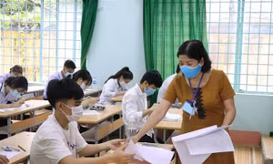 Trên 26.000 thí sinh thi tốt nghiệp THPT đợt 2 bắt đầu làm bài thi Ngữ văn 
