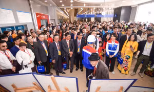 Vinamilk đồng hành cùng kiều bào trải nghiệm tuyến Metro Bến Thành – Suối Tiên