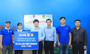 Vinamilk kịp thời hỗ trợ 550.000 sản phẩm thiết yếu cho người dân vùng bão lũ