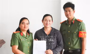 Nữ đại úy Công an Cần Thơ trả lại tiền do người khác chuyển nhầm