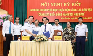 Cảnh sát biển đồng hành với ngư dân Ninh Thuận
