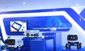 Nhà máy Samsung điện tử đầu tiên trên toàn cầu ứng dụng giải pháp Robot AMR Pallet Mover của Phenikaa-X