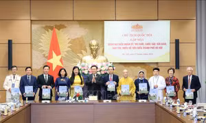 Chủ tịch Quốc hội gặp gỡ Đoàn đại biểu nhân sĩ, trí thức, chức sắc tôn giáo, dân tộc thiểu số TP Hà Nội