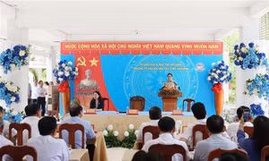 Thủ tướng thăm Trường Phổ thông Dân tộc nội trú THPT An Giang