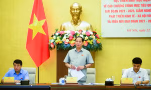 Phó Chủ tịch Quốc hội Trần Quang Phương chủ trì làm việc giữa Đoàn giám sát 3 chương trình mục tiêu quốc gia với các bộ, ngành