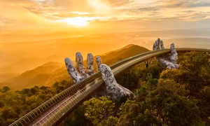 Vượt biển, băng rừng, xô đổ kỷ lục: Hai thập kỷ 'mộng mơ để rực rỡ' của Sun Group