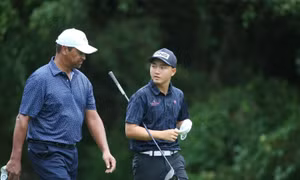 Vinpearl DIC Legends Vietnam 2023: Nguyễn Anh Minh 'kèm chặt' huyền thoại golf thế giới Michael Campbell
