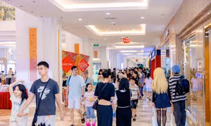 Hiện tượng mua sắm Vincom Red Sale ‘khuấy đảo’ thị trường bán lẻ mùa hè 2025