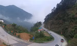 Cẩn trọng khi lái xe lên xuống đèo, khúc cua nguy hiểm ở Tam Đảo