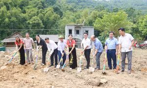 CLB Nhà báo Thanh Hóa hỗ trợ 300 triệu đồng xây dựng điểm trường mầm non