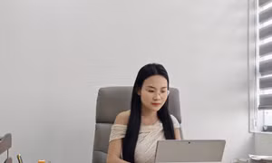 Phụ nữ hạnh phúc khi được sống là chính mình