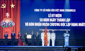 Nửa thế kỷ phụng sự khát vọng Việt, Vinamilk đón nhận Huân chương Độc lập hạng Nhất