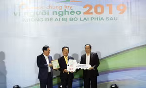 Ngân hàng và doanh nghiệp của Bầu Hiển ủng hộ các bệnh viện 4,5 tỷ đồng