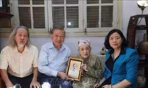 Tổng Bí thư, Chủ tịch nước Tô Lâm tri ân cố nhạc sỹ Văn Cao và cố hoạ sỹ Bùi Trang Chước