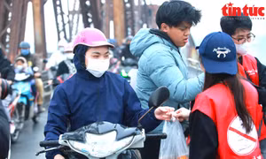 Chung tay 'thả cá đừng thả túi nilon' ngày cúng ông Công ông Táo