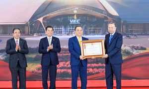 Vingroup nhận Huân chương Lao động hạng Nhất vì thành tích đặc biệt xuất sắc tại Trung tâm Hội chợ Triển lãm Quốc gia