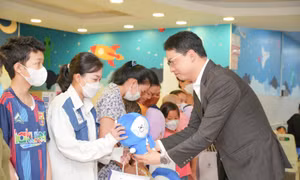 Đồng hành cùng bệnh nhi ung thư máu 