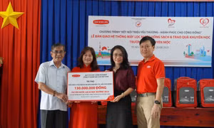 Mang nước sạch đến cho học sinh xã Xuyên Mộc