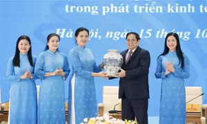 Thủ tướng Phạm Minh Chính đối thoại với phụ nữ