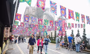 Hàng vạn du khách tưng bừng trẩy hội xuân tại Sun World Ba Na Hills