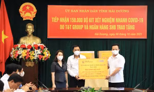 Tập đoàn T&T Group và Ngân hàng SHB tặng 150.000 bộ kit xét nghiệm nhanh cho tỉnh Hải Dương