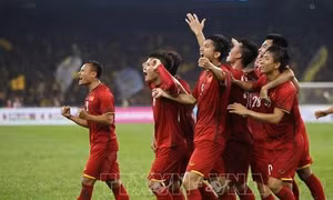 Bão Kalmaegi tiến sát biển Đông
