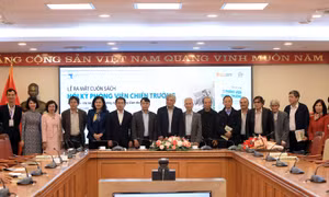 Nhà báo Trần Mai Hưởng truyền ‘lửa nghề’ bằng ‘Hồi ký phóng viên chiến trường'
