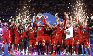 Hạ Tottenham 2 - 0, Liverpool lên đỉnh châu Âu