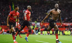 Lukaku tỏa sáng, MU vượt Arsenal vào top 4