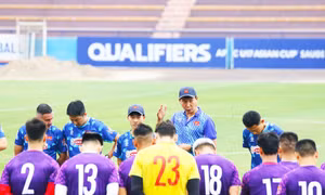 Chờ HLV Kim Sang Sik và tuyển Việt Nam trổ tài