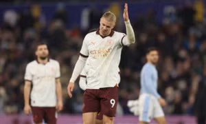 Nhà ĐKVĐ Man City khủng hoảng