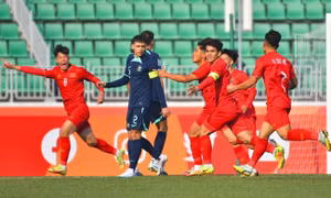 Mở ra cơ hội đến World Cup, U20 Việt Nam sẽ còn trao món quà vô giá cho HLV Troussier?