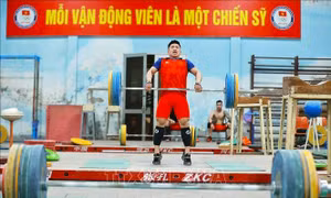 Lực sĩ Trịnh Văn Vinh ‘gánh’ cả niềm hy vọng huy chương