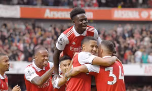 Arsenal bứt tốc trong cuộc đua vô địch Ngoại hạng Anh