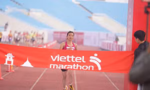 Bội thu kỷ lục trên cung đường chạy full marathon mới tại Hà Nội