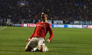 Ronaldo lại tỏa sáng ở những phút bù giờ 'cứu ghế' Solskjaer