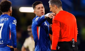 Cựu trọng tài Premier League chỉ ra lý do Chelsea bị từ chối 3 bàn thắng trước Barcelona