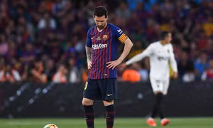 Messi ghi bàn, Barca vẫn gục ngã trước ‘bầy Dơi’