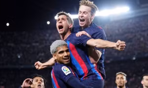 Barcelona chạm tay vào chức vô địch