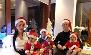 Ngắm khả năng sút bóng của con trai hơn 1 tuổi của Ronaldo 