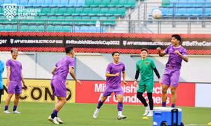 AFF Cup 2022: Mặt sân cỏ nhân tạo không ‘cản’ được tuyển Việt Nam