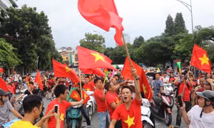 Cổ động viên Ninh Bình hào hứng trước trận Việt Nam - Philippines