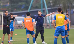 Chờ tuyển Việt Nam hoàn thiện