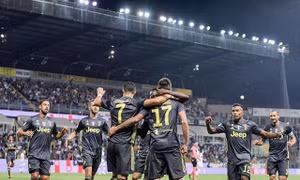 Xem con trai Ronaldo ghi bàn 'dễ như ăn kẹo' trong màu áo Juventus ‘nhí’