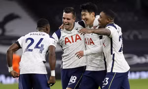Mourinho đưa 'Gà trống' bay cao tại Ngoại hạng Anh