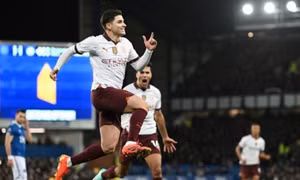 Ngược dòng đánh bại Everton, Man City trở lại Top 4 Ngoại hạng Anh