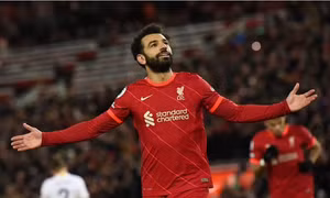 Vùi dập Leeds United 6 - 0, Liverpool chỉ còn kém Man City 3 điểm