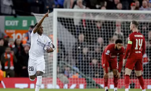 Real vùi dập Liverpool ngay tại Anfield
