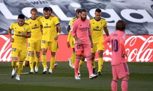 Real Madrid và Barcelona bại trận trước thềm Siêu kinh điển